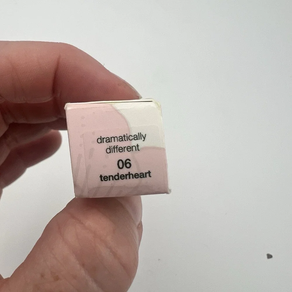 New! Clinique Dramatically Different Lipstick 06 Tenderheart Full Size 10 oz